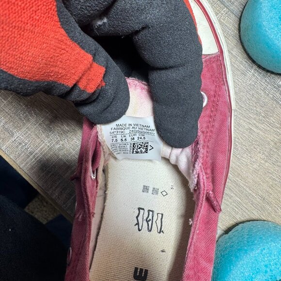 Converse Shoreline Maroon Slip On Sneakers Women's Size 7.5 - Picture 5 of 7